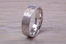 Load image into Gallery viewer, Gents 6 mm Wide Patterned White Gold Band