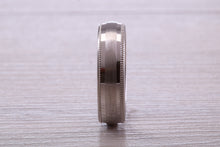 Load image into Gallery viewer, Gents 6 mm Wide Patterned White Gold Band