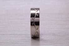 Load image into Gallery viewer, Gents 6 mm Wide Patterned White Gold Band