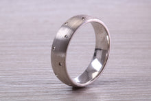 Load image into Gallery viewer, Gents 6 mm Wide Patterned White Gold Band