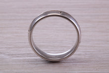 Load image into Gallery viewer, Gents 6 mm Wide Patterned White Gold Band