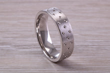 Load image into Gallery viewer, Gents 6 mm Wide Patterned White Gold Band