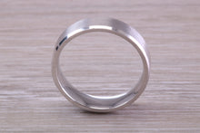 Load image into Gallery viewer, Gents 6 mm Wide Patterned White Gold Band