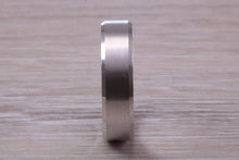 Load image into Gallery viewer, Gents 6 mm Wide Patterned White Gold Band