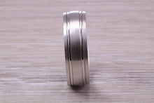Load image into Gallery viewer, Gents Chunky 8mm Wide Patterned White Gold Band