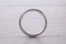 Load image into Gallery viewer, Gents 5 mm Wide Patterned White Gold Band