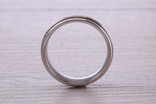 Load image into Gallery viewer, Gents 6 mm Wide Patterned White Gold Band