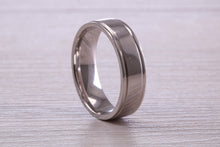 Load image into Gallery viewer, Gents 6 mm Wide Patterned White Gold Band