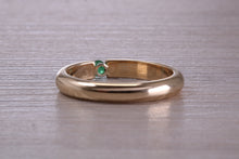 Load image into Gallery viewer, Tension set Emerald in Chunky Yellow Gold Band, British Hallmarked