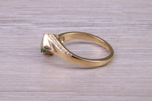 Load image into Gallery viewer, Beautiful Emerald and Diamond Twist Shank Yellow Gold Ring