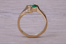 Load image into Gallery viewer, Beautiful Emerald and Diamond Twist Shank Yellow Gold Ring
