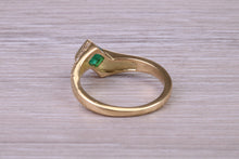 Load image into Gallery viewer, Beautiful Emerald and Diamond Twist Shank Yellow Gold Ring