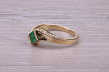 Load image into Gallery viewer, Beautiful Emerald and Diamond Twist Shank Yellow Gold Ring