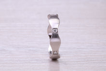 Load image into Gallery viewer, Curved Circle Diamond set White Gold Band