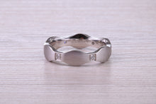 Load image into Gallery viewer, Curved Circle Diamond set White Gold Band