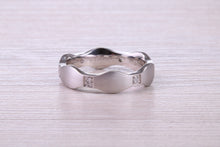 Load image into Gallery viewer, Curved Circle Diamond set White Gold Band