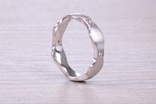Load image into Gallery viewer, Curved Circle Diamond set White Gold Band