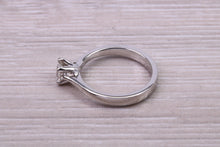 Load image into Gallery viewer, Simple and Elegant Round Brilliant cut Diamond set Platinum Solitaire