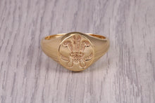 Load image into Gallery viewer, Chunky Prince of Wales Feathers Signet Ring