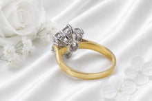 Load image into Gallery viewer, Beautiful Two carat Diamond Cluster set Yellow Gold Ring