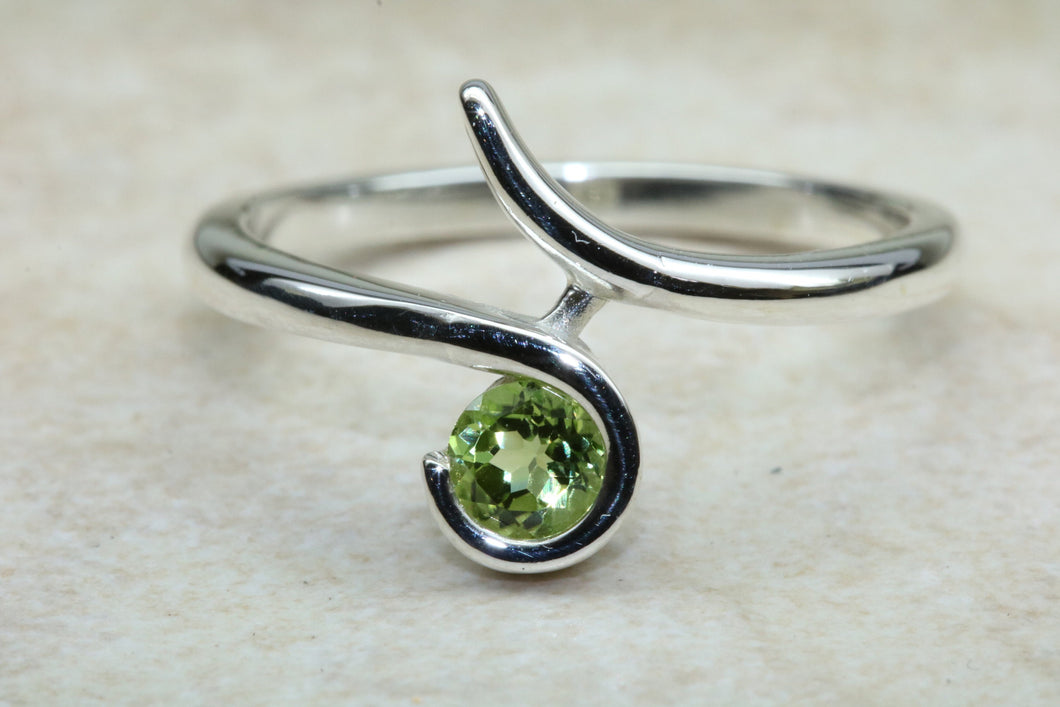 Natural Peridot Gemstone Ring.Sterling Silver Peridot.Perfect 16th,18th,21st birthday or Anniversary Gift.Promise Ring,Dress,Statement Ring.