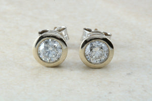 Elegant diamond solitaire stud earings,real round cut diamonds set in 18ct white gold, perfect for everyday wear.Ideal gift for any occasion