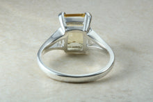 Load image into Gallery viewer, Natural rectangle cut Citrine Ring. Suitable for ladies of all ages, light lemon shade Citrine. Perfect gift solution for any occasion.