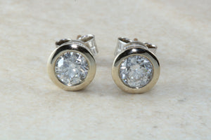 Elegant diamond solitaire stud earings,real round cut diamonds set in 18ct white gold, perfect for everyday wear.Ideal gift for any occasion