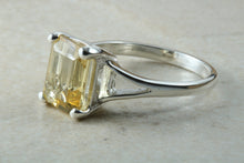 Load image into Gallery viewer, Natural rectangle cut Citrine Ring. Suitable for ladies of all ages, light lemon shade Citrine. Perfect gift solution for any occasion.