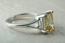 Load image into Gallery viewer, Natural rectangle cut Citrine Ring. Suitable for ladies of all ages, light lemon shade Citrine. Perfect gift solution for any occasion.