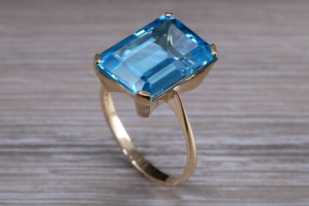 Stunning Large 14ct Swiss Blue Topaz set Yellow Gold Ring
