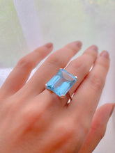 Load image into Gallery viewer, Stunning Large 14ct Swiss Blue Topaz set Yellow Gold Ring
