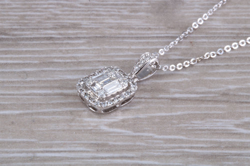 Elegant Diamond set 18ct White Gold Necklace