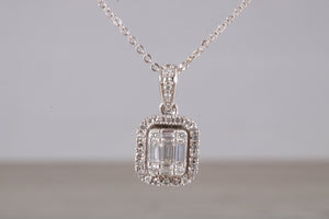 Elegant Diamond set 18ct White Gold Necklace
