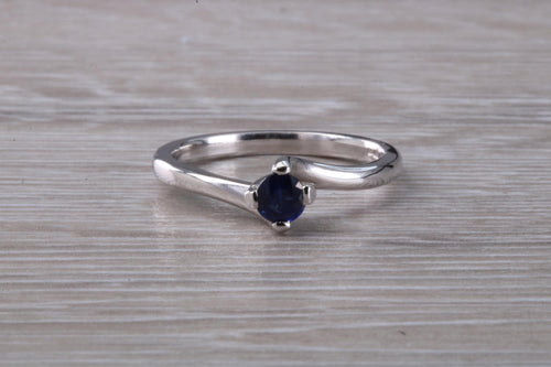 Beautiful Royal Blue Sapphire set Twist Shank 18ct White Gold Ring