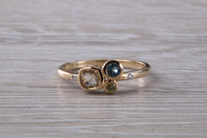 Multi gemstone set ring, 9ct yellow gold and set with bluse sapphire, green sapphire and yellow sapphireand diamonds