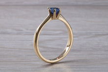 Load image into Gallery viewer, Blue Round cut Sapphire Solitaire