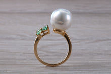 Load image into Gallery viewer, Pearl and Emerald set Yellow Gold Ring