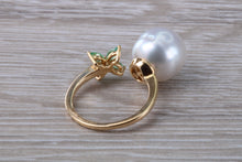 Load image into Gallery viewer, Pearl and Emerald set Yellow Gold Ring