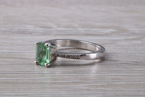 Brazilian Paraiba Tourmaline and Diamond set Platinum Ring