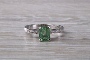 Brazilian Paraiba Tourmaline and Diamond set Platinum Ring