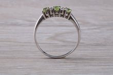 Load image into Gallery viewer, Peridot and Diamond set White Gold Ring