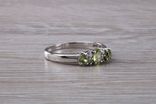 Load image into Gallery viewer, Peridot and Diamond set White Gold Ring