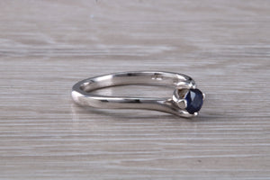 Beautiful Royal Blue Sapphire set Twist Shank 18ct White Gold Ring