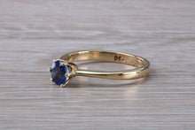 Load image into Gallery viewer, Blue Round cut Sapphire Solitaire