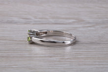 Load image into Gallery viewer, Peridot and Diamond set White Gold Ring
