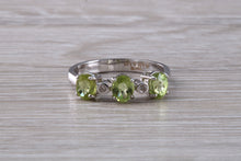 Load image into Gallery viewer, Peridot and Diamond set White Gold Ring