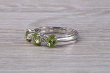 Load image into Gallery viewer, Peridot and Diamond set White Gold Ring
