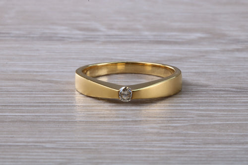 Simple and Minimalistic Diamond set 18ct Yellow Gold Ring