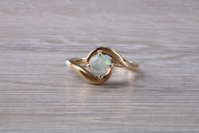 Load image into Gallery viewer, Opal set Yellow Gold Twist Shank Ring